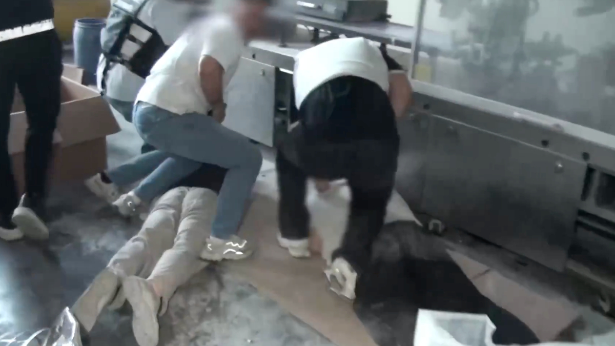 İstanbul’da zehir tacirlerine operasyon: 16 gözaltı