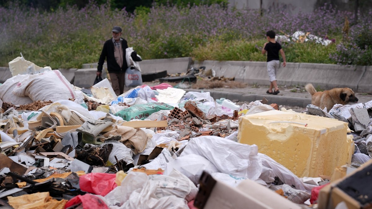 İzmir Buca’da atık ve çöp yığınları isyan ettirdi