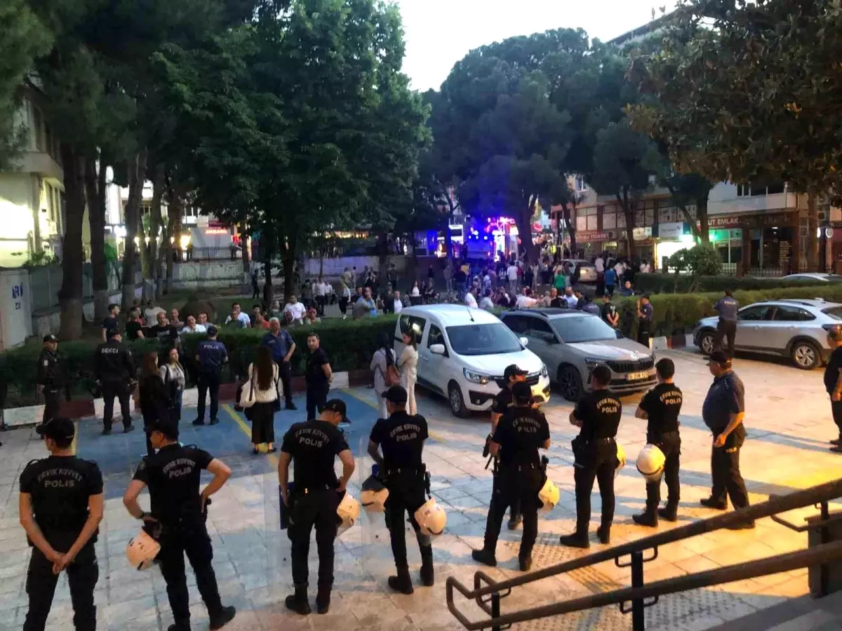 İzmir’de Cumhurbaşkanı’na hakaret içerikli duvar yazısı yazan 4 şüpheli tutuklandı