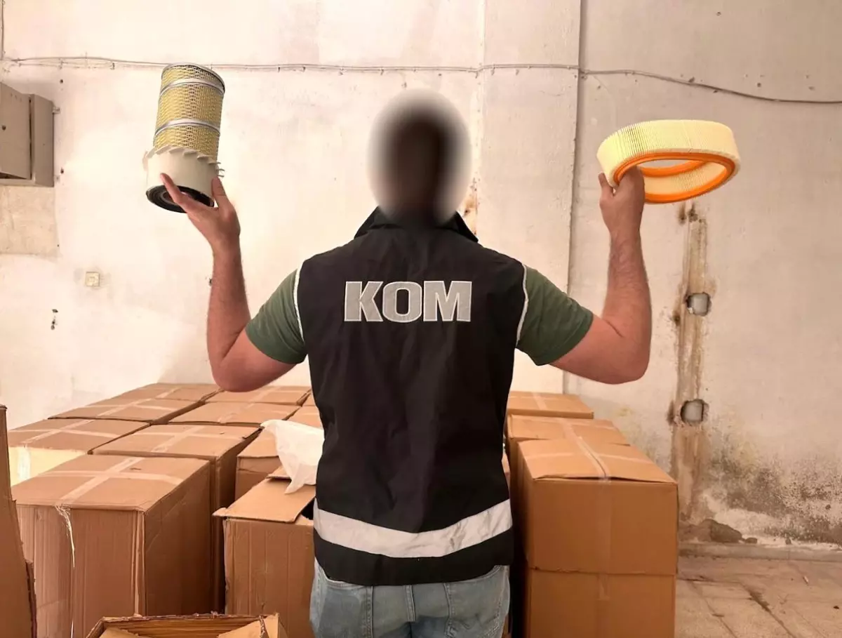 İzmir’de Kaçak Oto Yedek Parça ve Akaryakıt Operasyonu