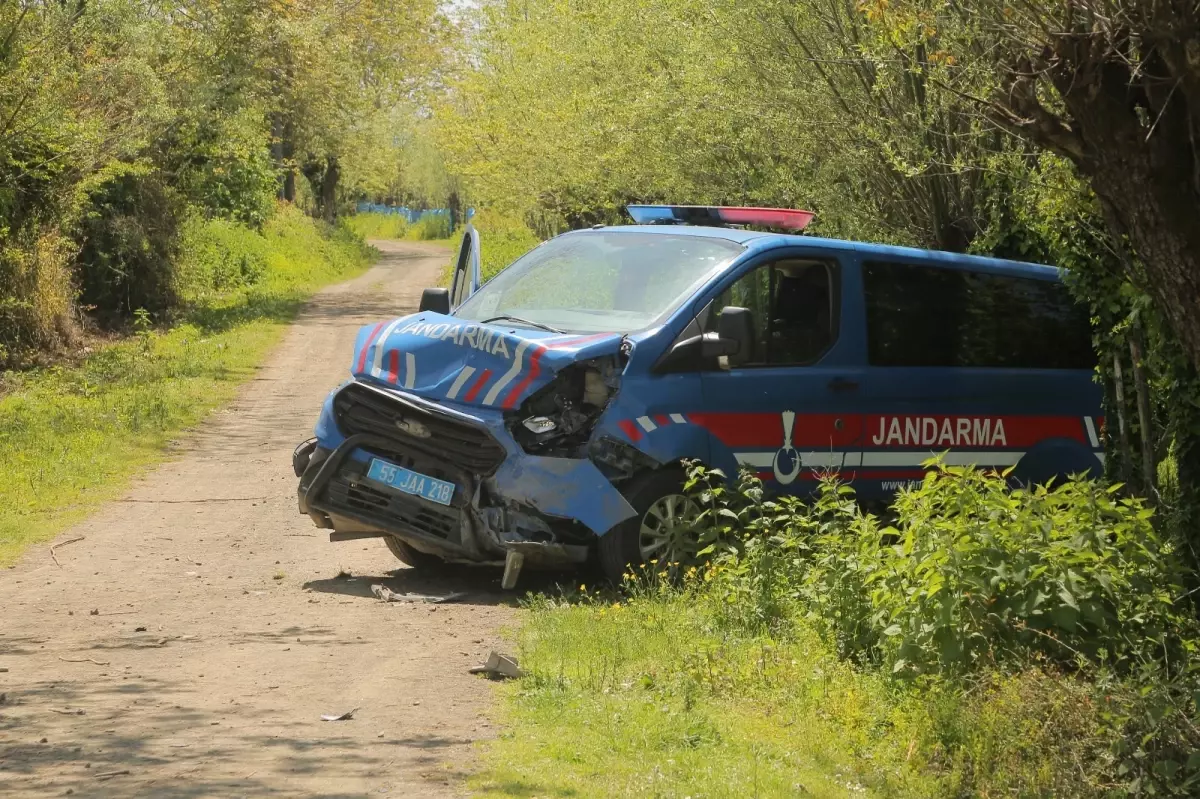 Jandarma Aracına Çarpan Sürücü Hayatını Kaybetti