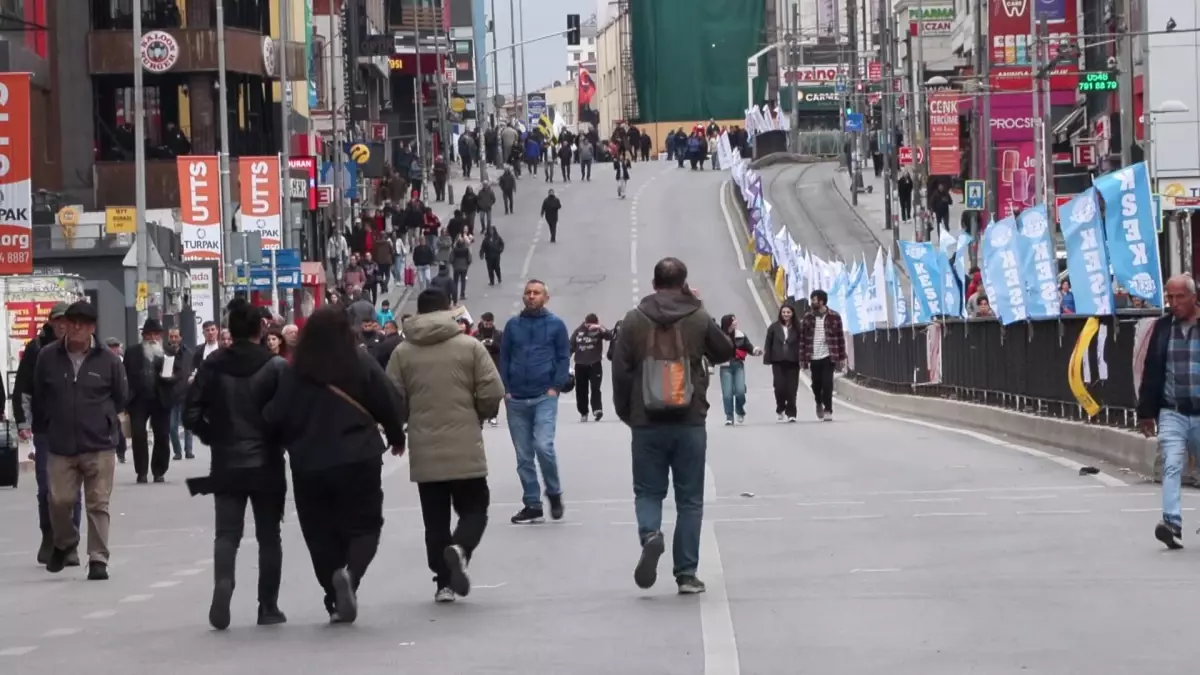 Kadıköy’de 1 Mayıs Mitingi Öncesi Girişler Başladı