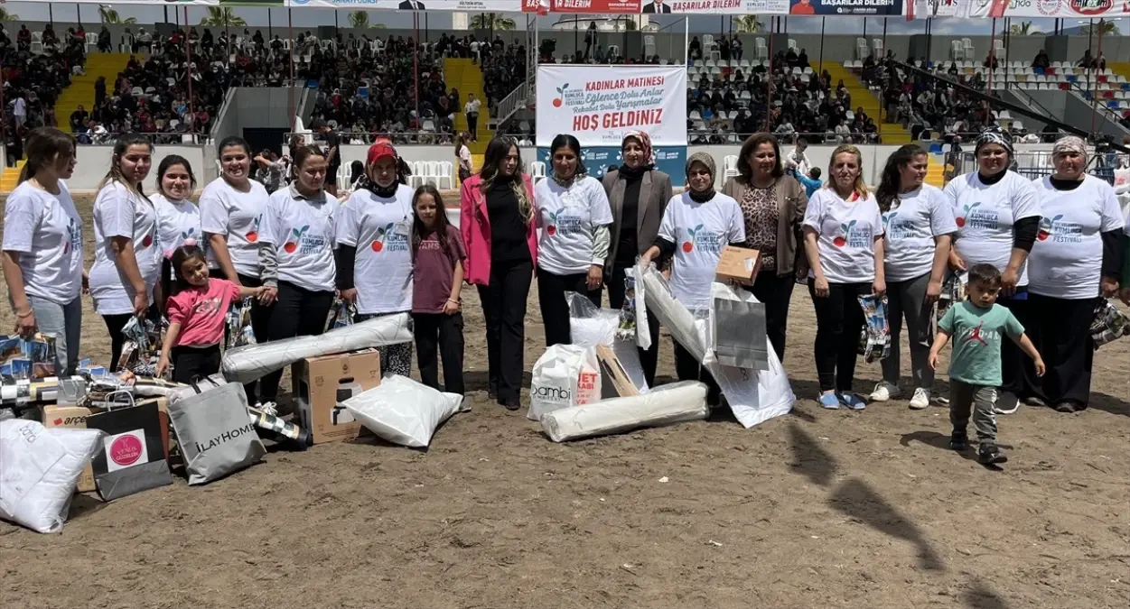 Kadınlar Kumluca Festivali’nde Yarıştı