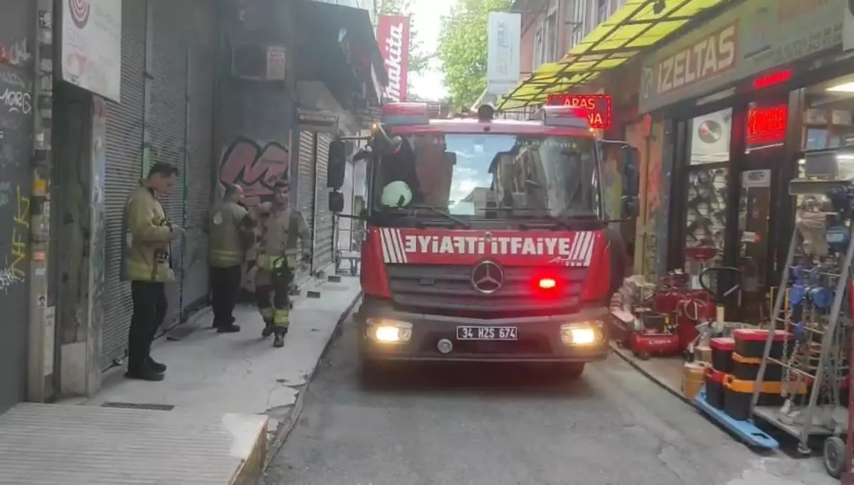 Karaköy’de Hırdavatçı Ölü Bulundu