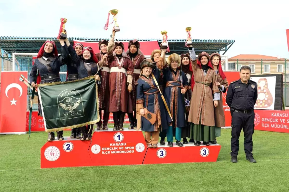 Karasu’da Geleneksel Türk Okçuluğu Şampiyonası Düzenlendi