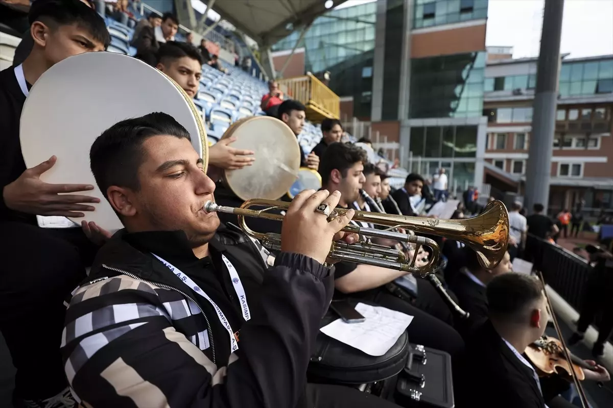 Kasımpaşa-Trabzonspor maçı öncesinde müzik etkinliği düzenlendi