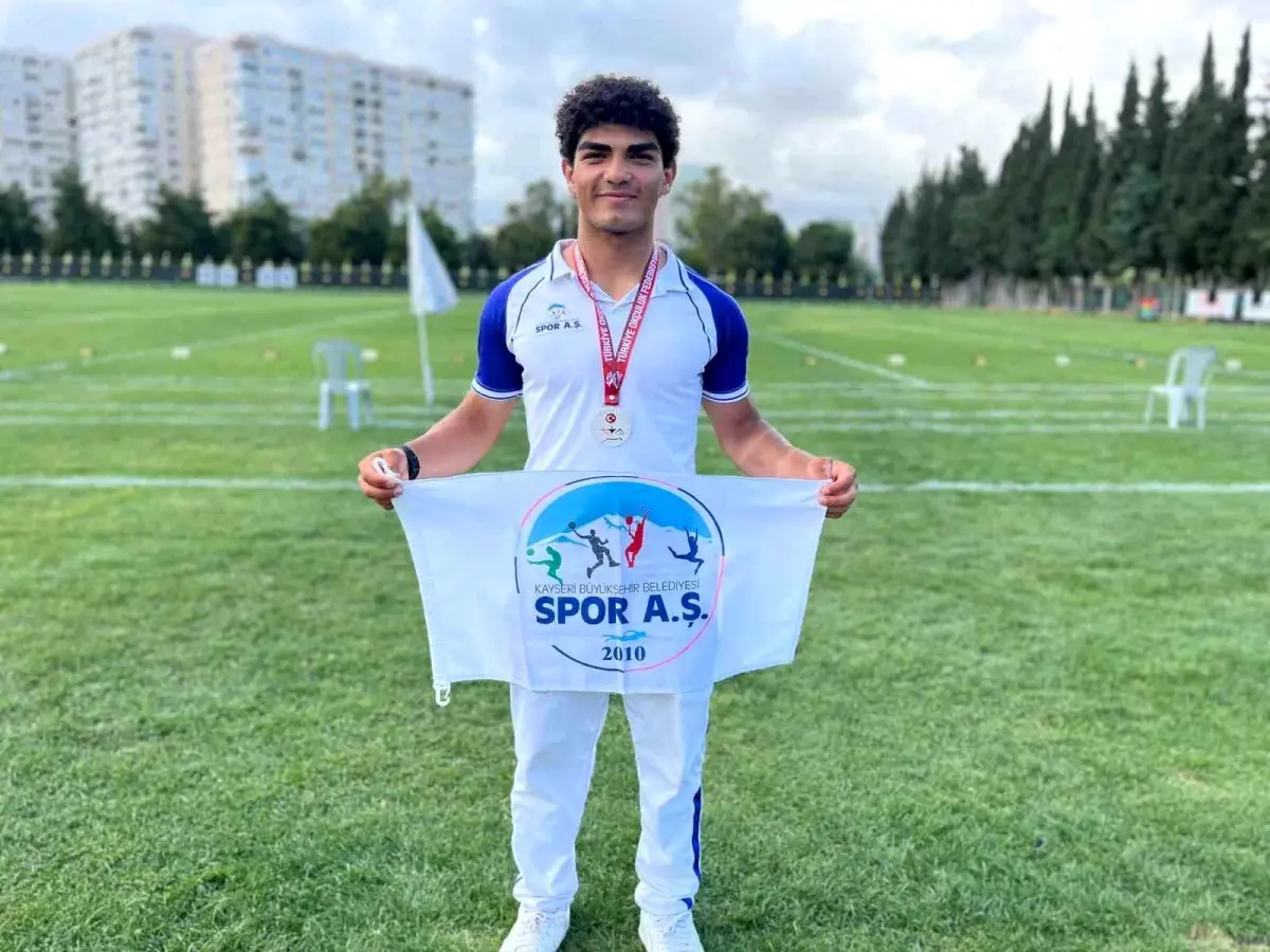 Kayseri Spor Kulübü’nden Kutay Tek, Okçuluk Türkiye İkincisi Oldu