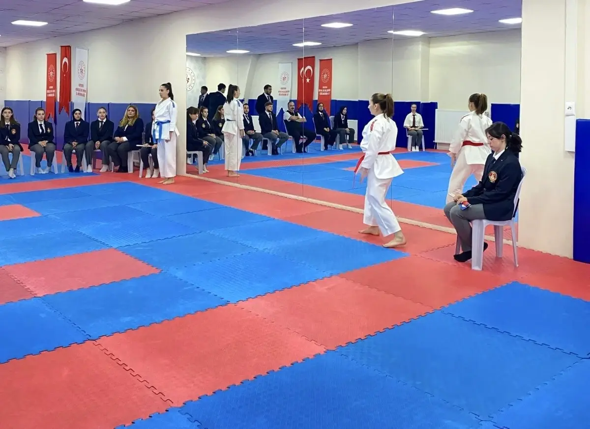 Kayseri’de Karate Aday Hakemlik Kursu Tamamlandı