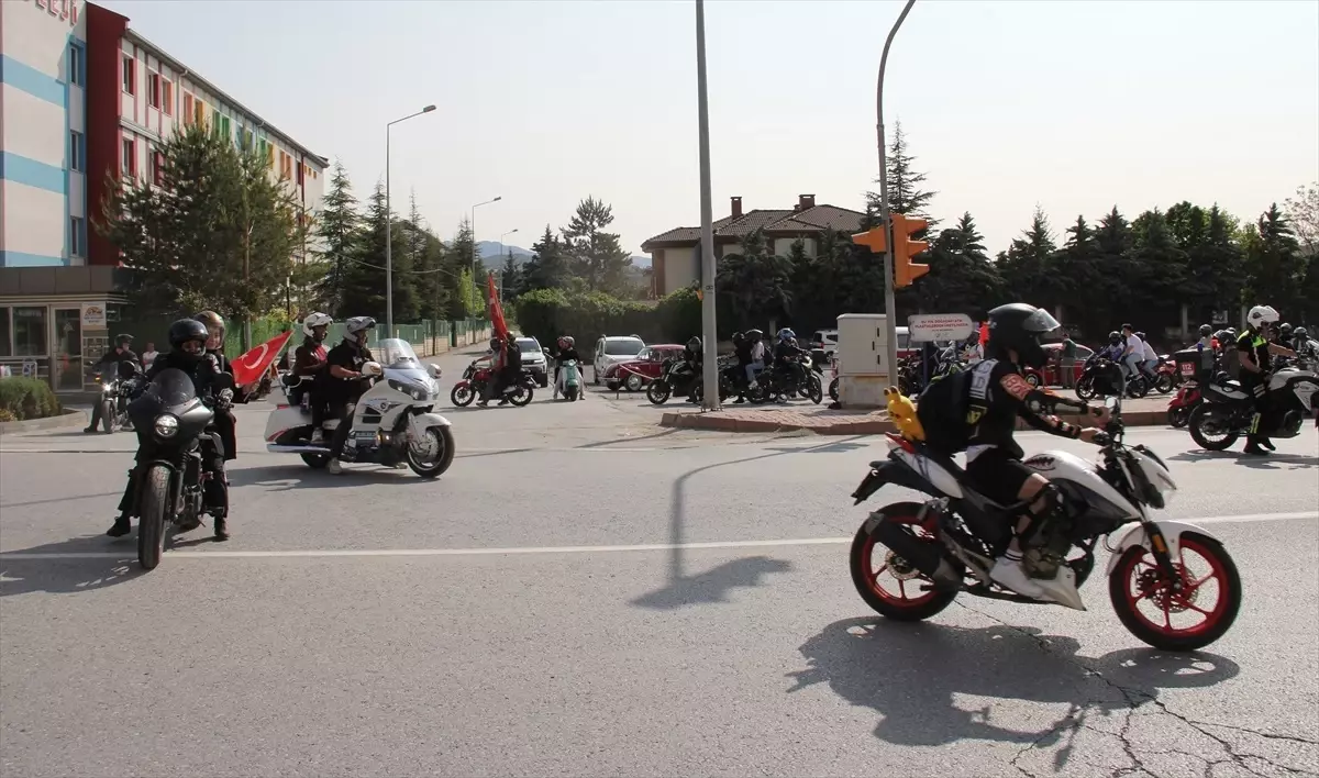 Kayseri’de motosiklet tutkunları 19 Mayıs’ı şehir turuyla kutladı