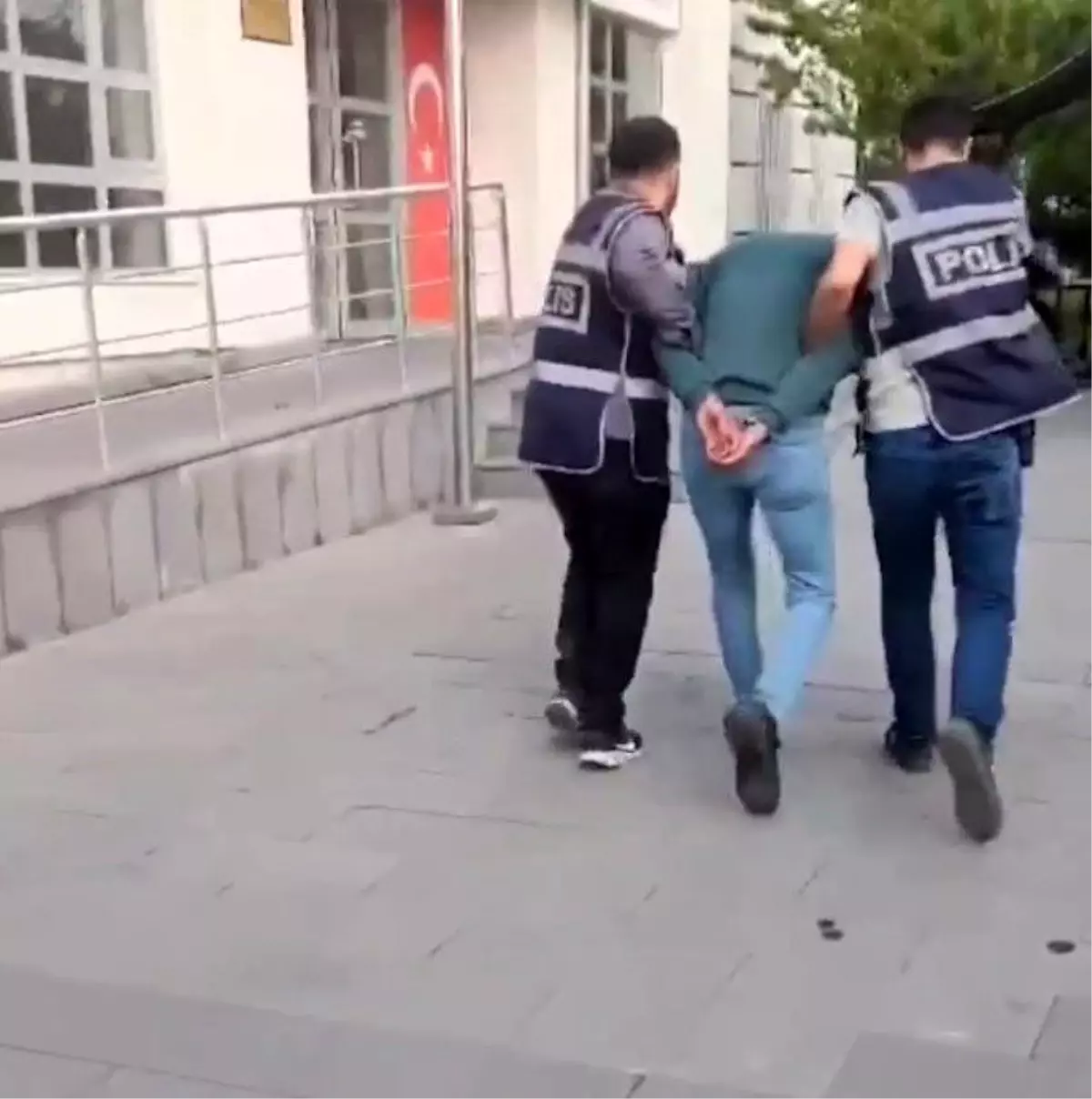 Kayseri’de Silahlı Paylaşım Yapan Şahıs Yakalandı