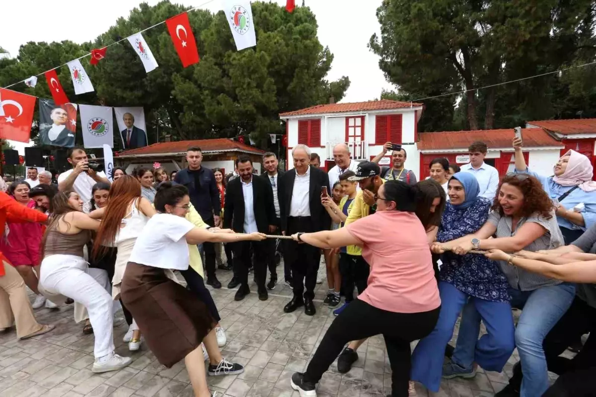 Kepez’de Anneler Günü Etkinliği Renkli Görüntülere Sahne Oldu