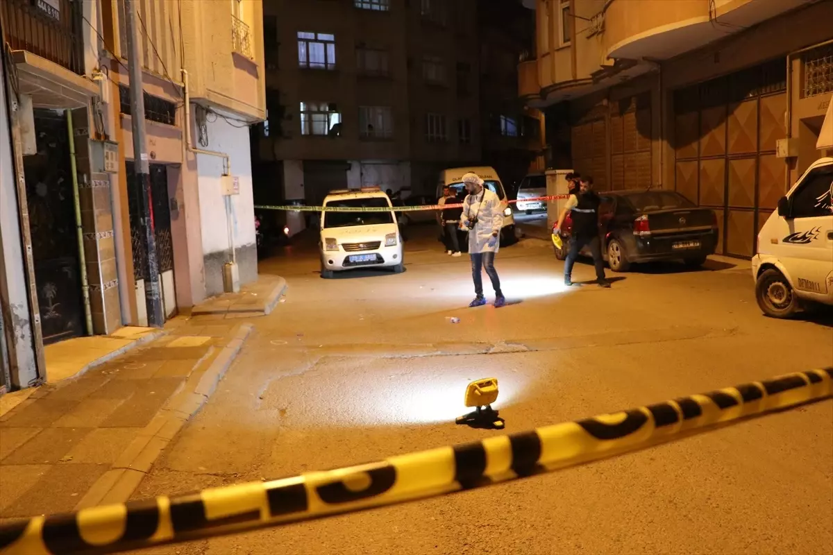 Kilis’te Araç Park Yeri Kavgası: Baba ve Oğlu Yaralandı
