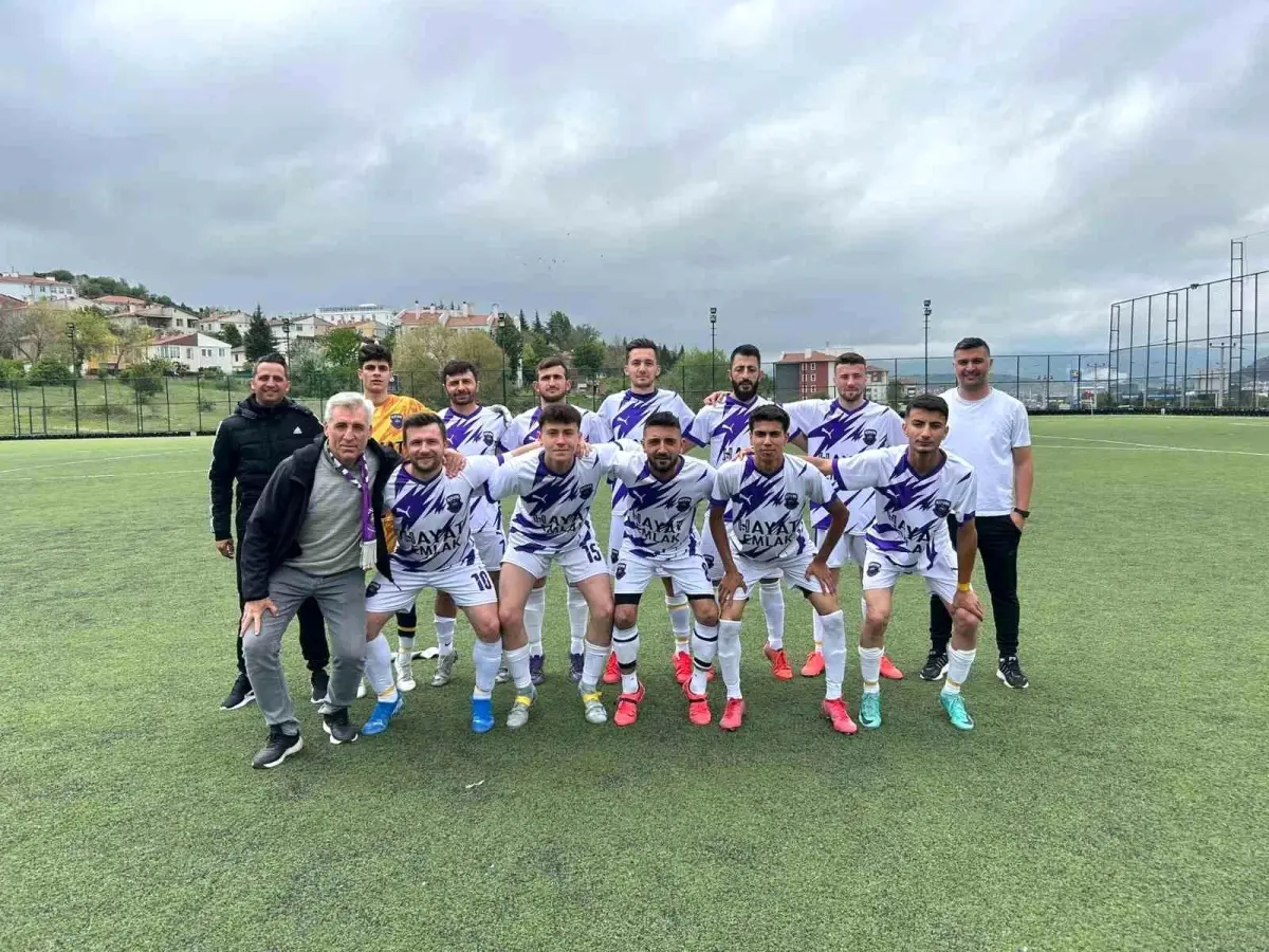 Kınıkspor Kritik Galibiyetle Zirveye Yaklaştı