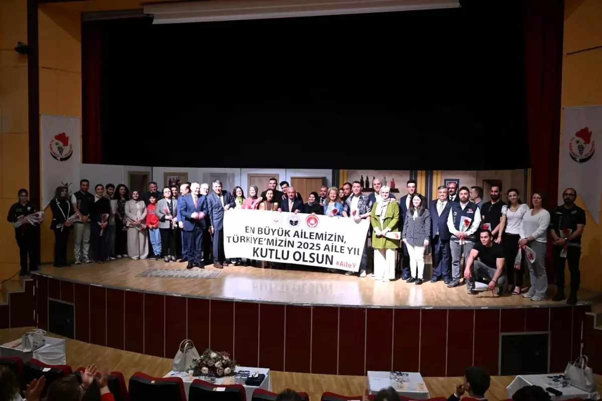 Kırklareli’nde ‘Yarınlara Geç Kalmadan’ Tiyatro Oyunu Sahnelendi