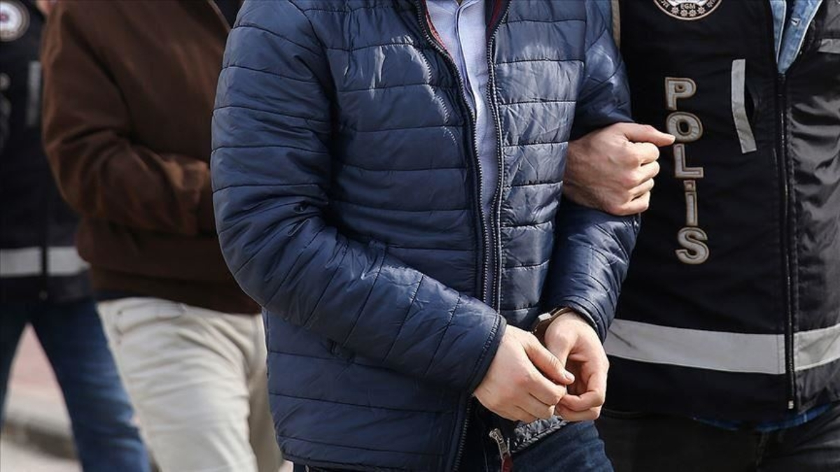 Kırmızı bültenle aranan 2 suçlu daha Türkiye’ye getirildi