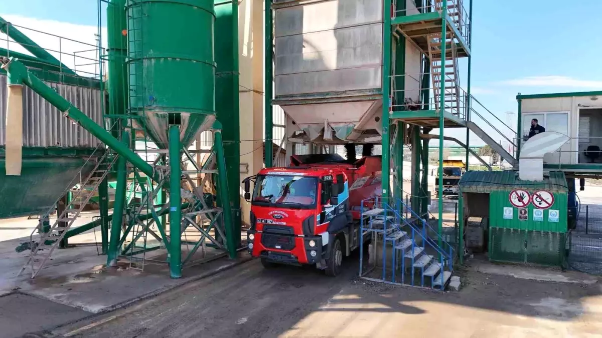 Kocaeli Büyükşehir Belediyesi’nden Çevre Dostu Asfalt Üretimi