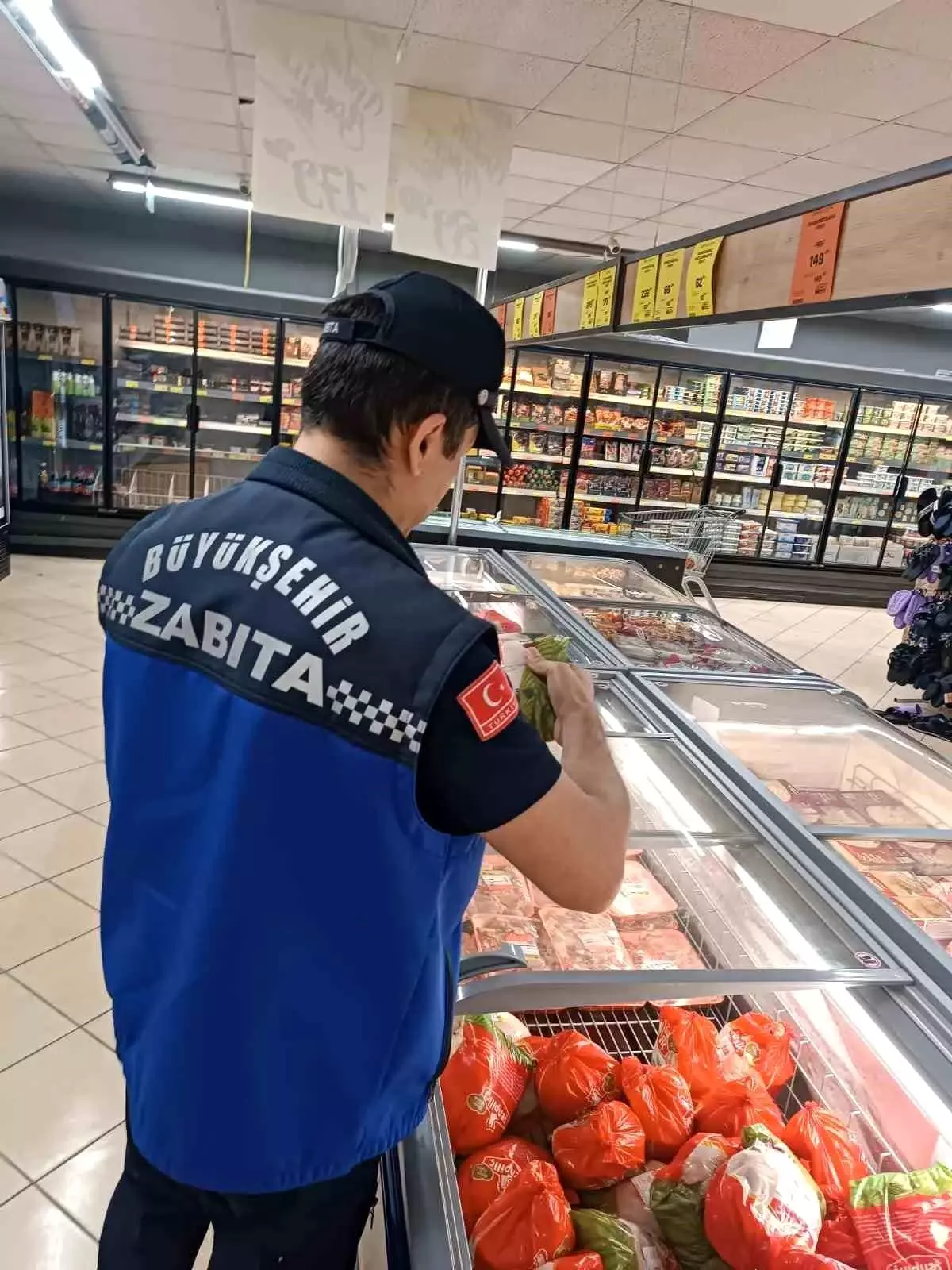 Kocaeli’de Zabıta Ekiplerinden Market Denetimleri
