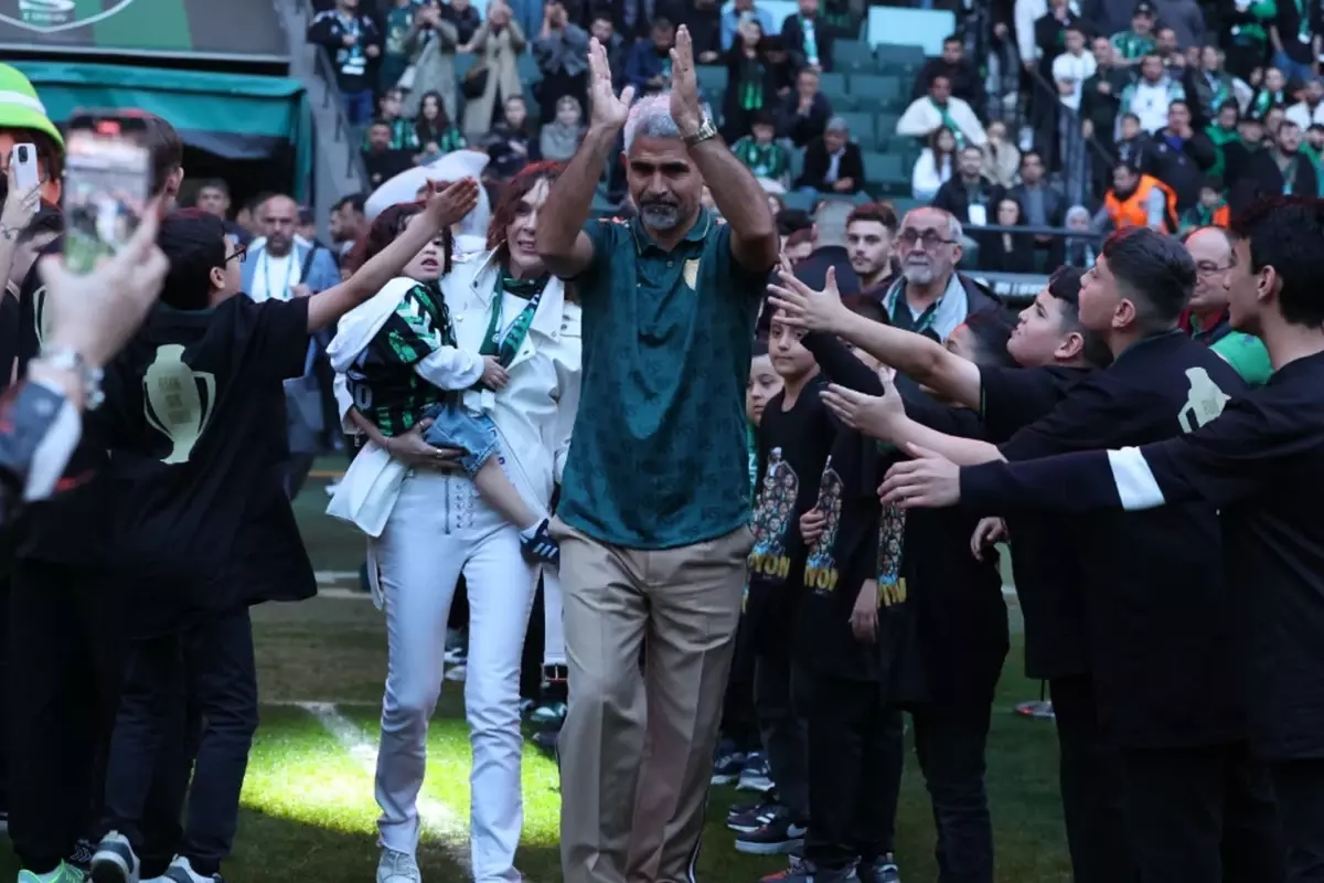 Kocaelispor’dan ayrılan İsmet Taşdemir memleketinin takımını çalıştıracak