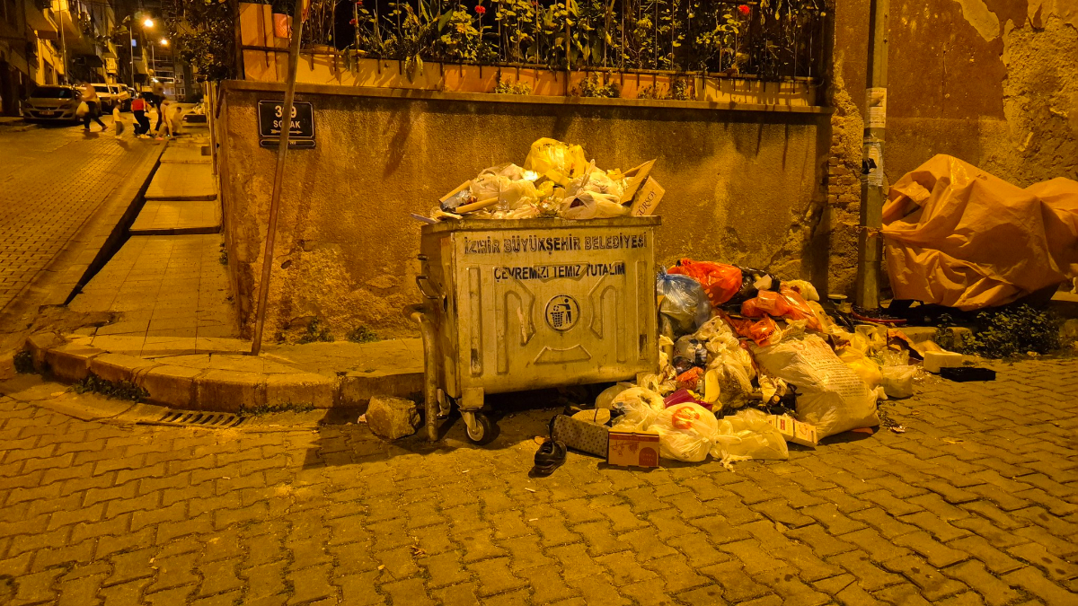 Konak’ta çöp sorunu devam ediyor