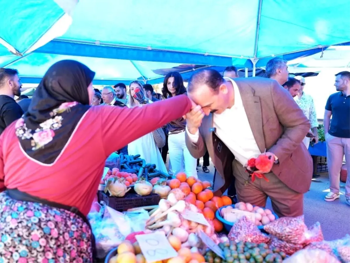 Konyaaltı’nda Üretici Pazarı Kuruldu, Çiftçiler Günü Kutlandı