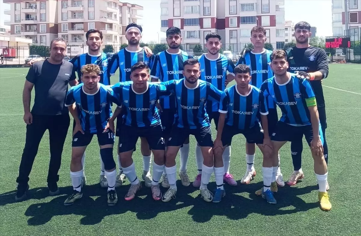 Konya’da kafileyi taşıyan otobüsün lastiği patlayınca futbolcular maça taksiyle gitti