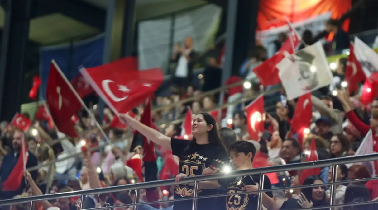 Küçükçekmece’de 19 Mayıs Coşkusu: Gençlik Yürüyüşü ve Kutlamalar