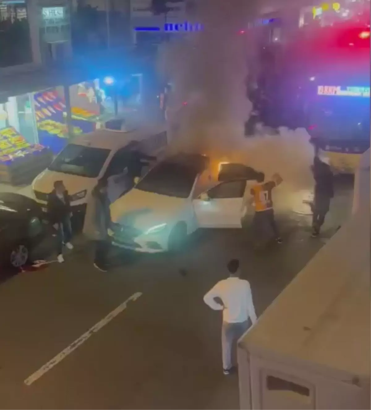 Küçükçekmece’de Havai Fişek Yangını