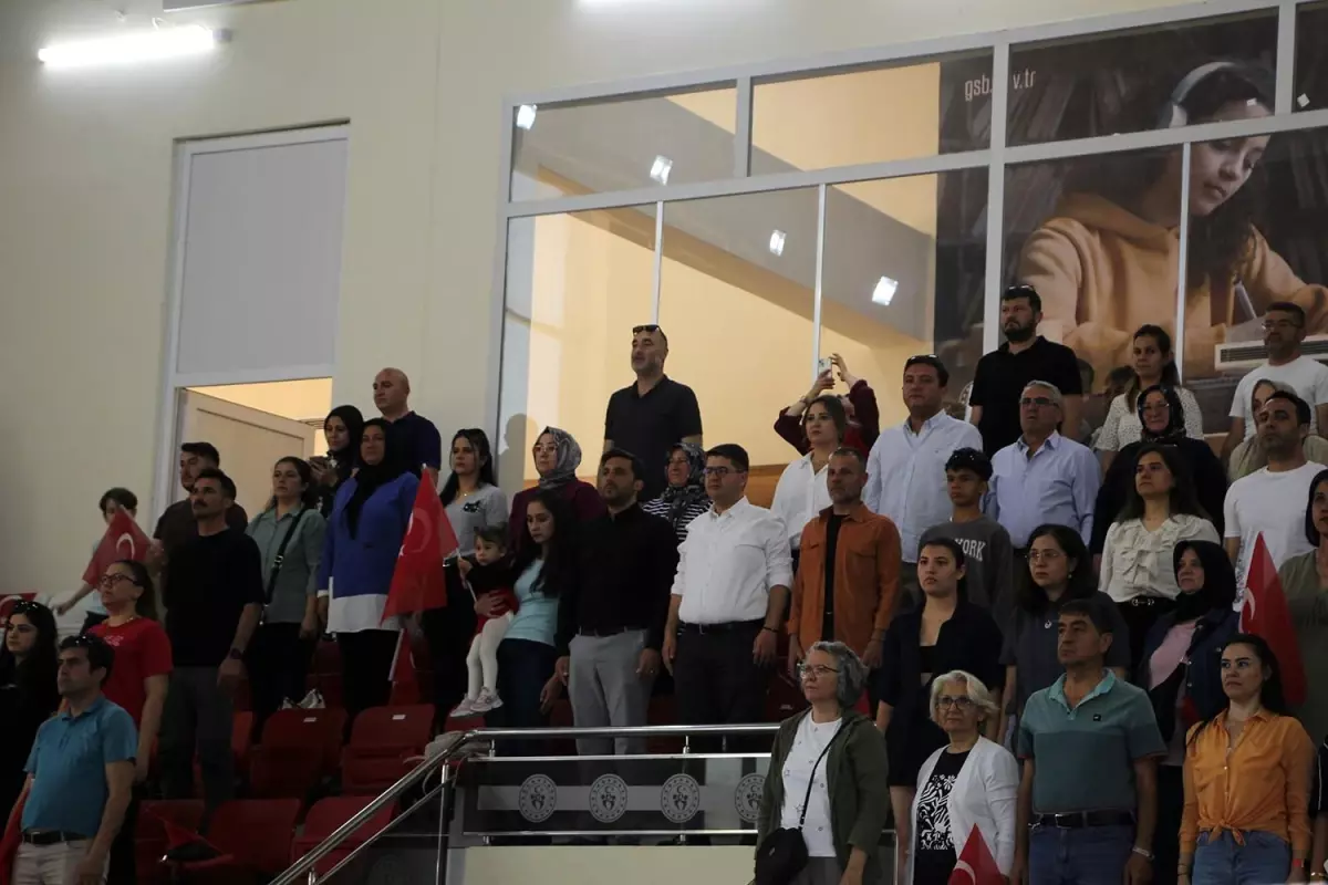 Kula’da Gençlik Haftası Yüzme Yarışları