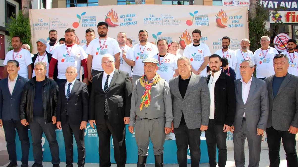 Kumluca’da Acı Biber Yeme Yarışması