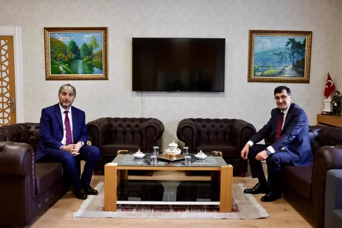 Kütahya Belediye Başkanı Kahveci, İl Milli Eğitim Müdürü Yılmaz’ı Ziyaret Etti