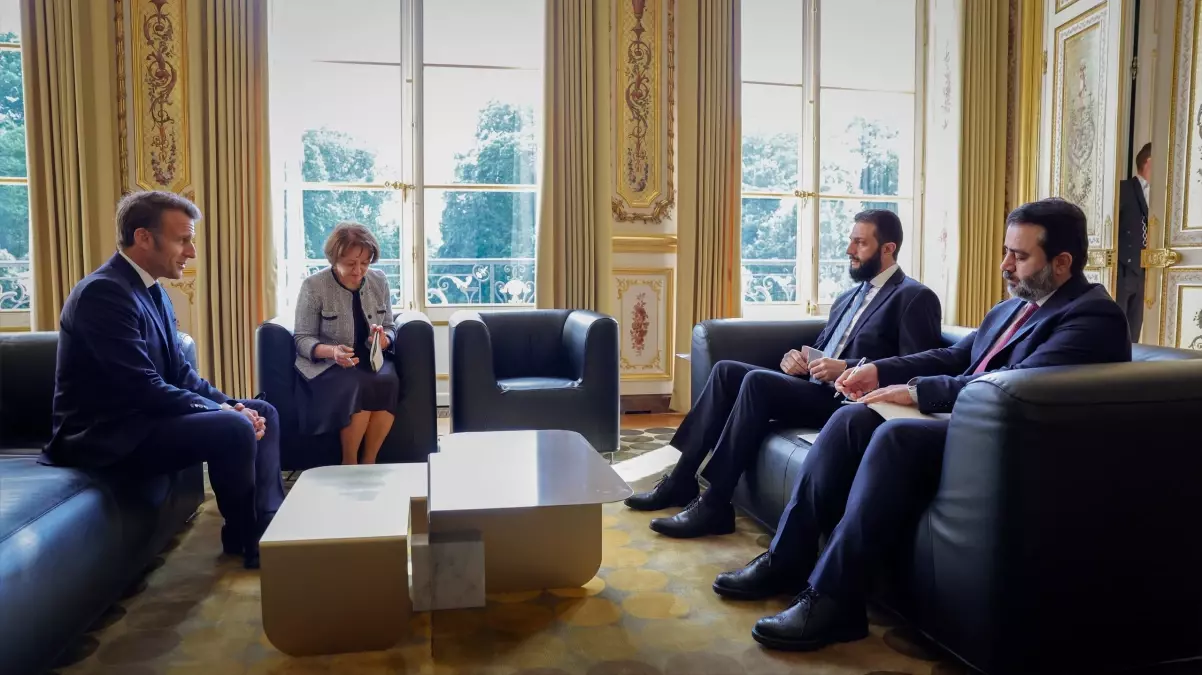 Macron ve Şara Elysee’de Bir Araya Geldi