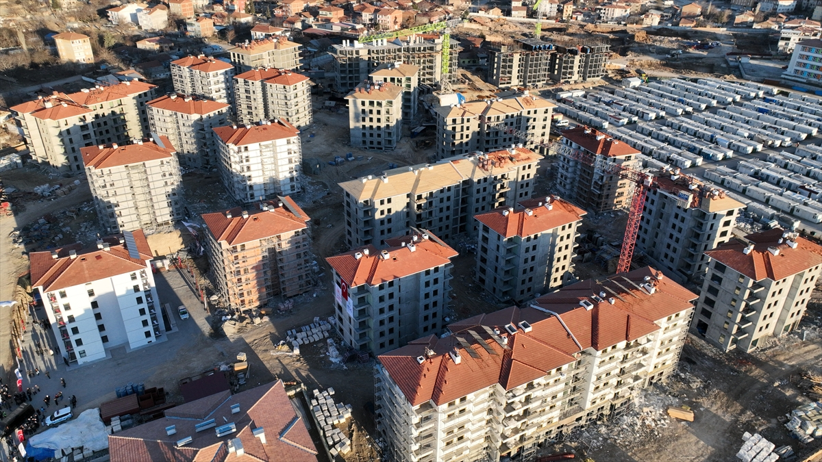 Malatya’da deprem konutlarının yapımı sürüyor
