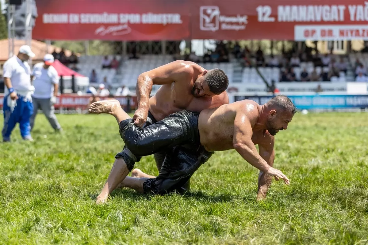 Manavgat Yağlı Güreşleri’nde İkinci Gün Heyecanı