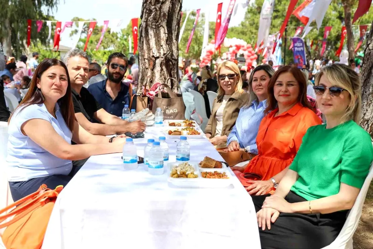 Manavgat’ta Anneler Günü Etkinliği Renklendi