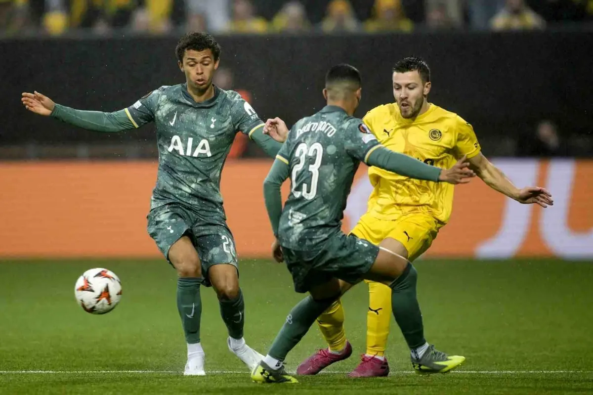 Manchester United ve Tottenham Finalde