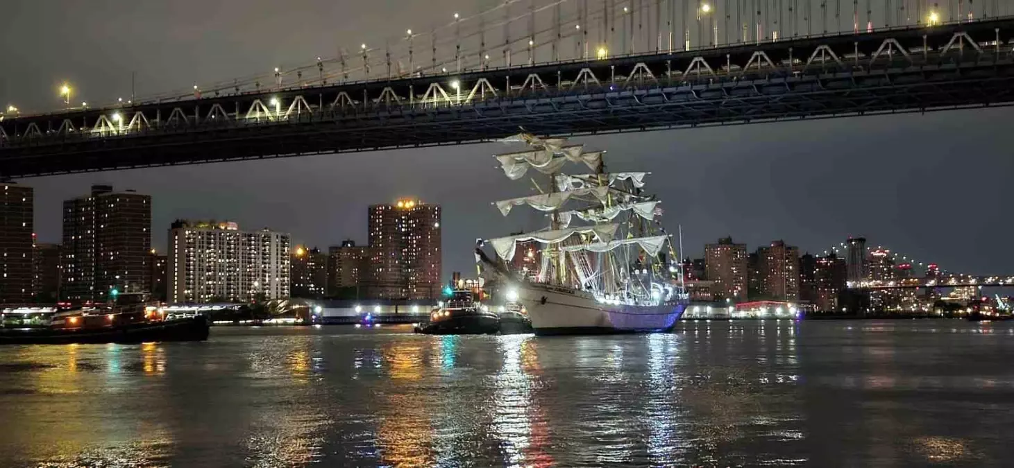 Meksika Donanması’na Ait Eğitim Gemisi Brooklyn Köprüsü’ne Çarptı: 2 Ölü, 19 Yaralı