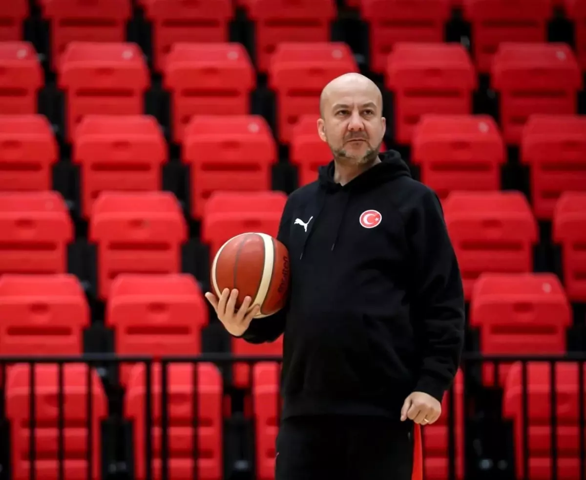 Melikgazi Kayseri Basketbol’un Baş Antrenörü Emre Özsarı, Kadın Basketbolunun Gelişimine Dikkat Çekti