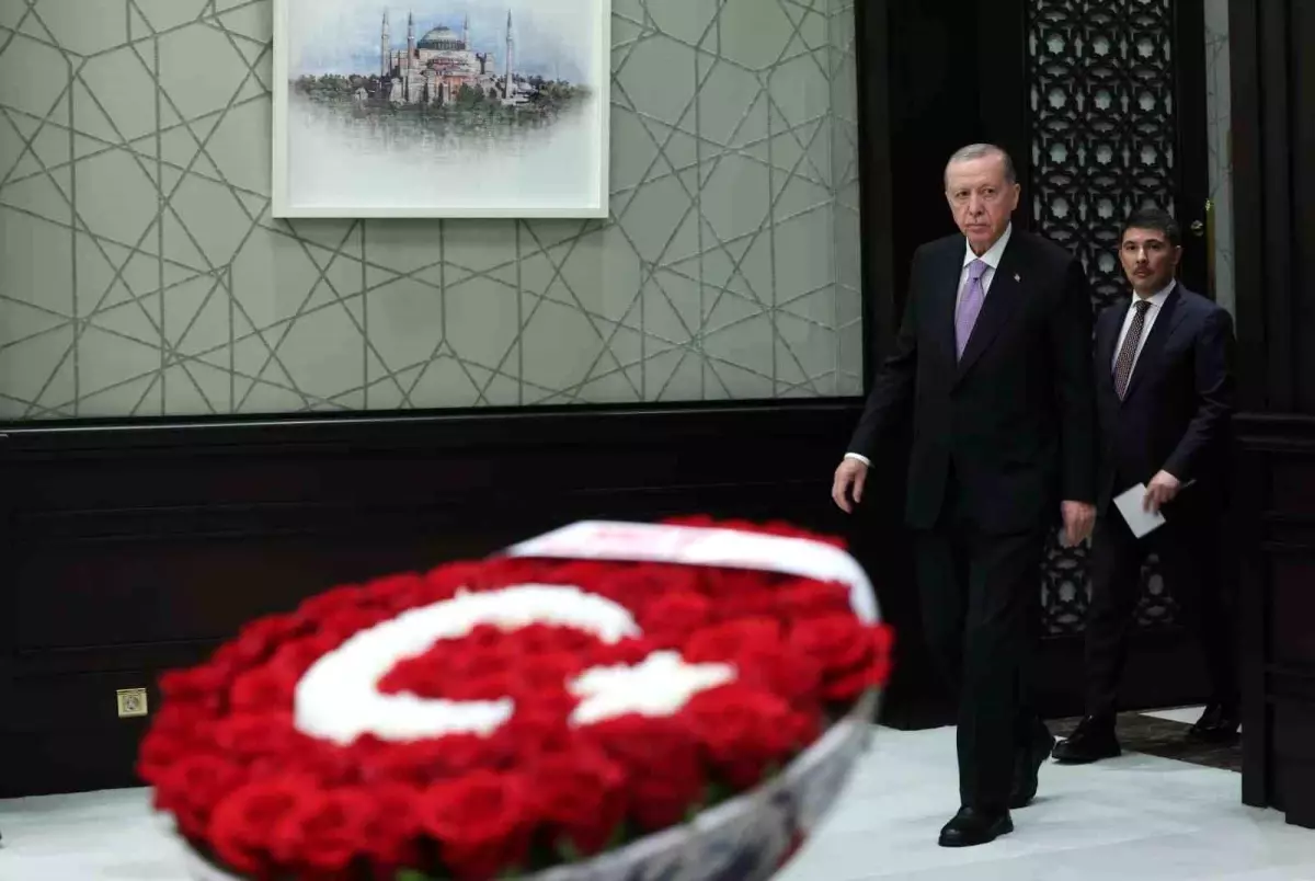 MHP Lideri Bahçeli’den Kabine’ye Türk bayraklı çiçek