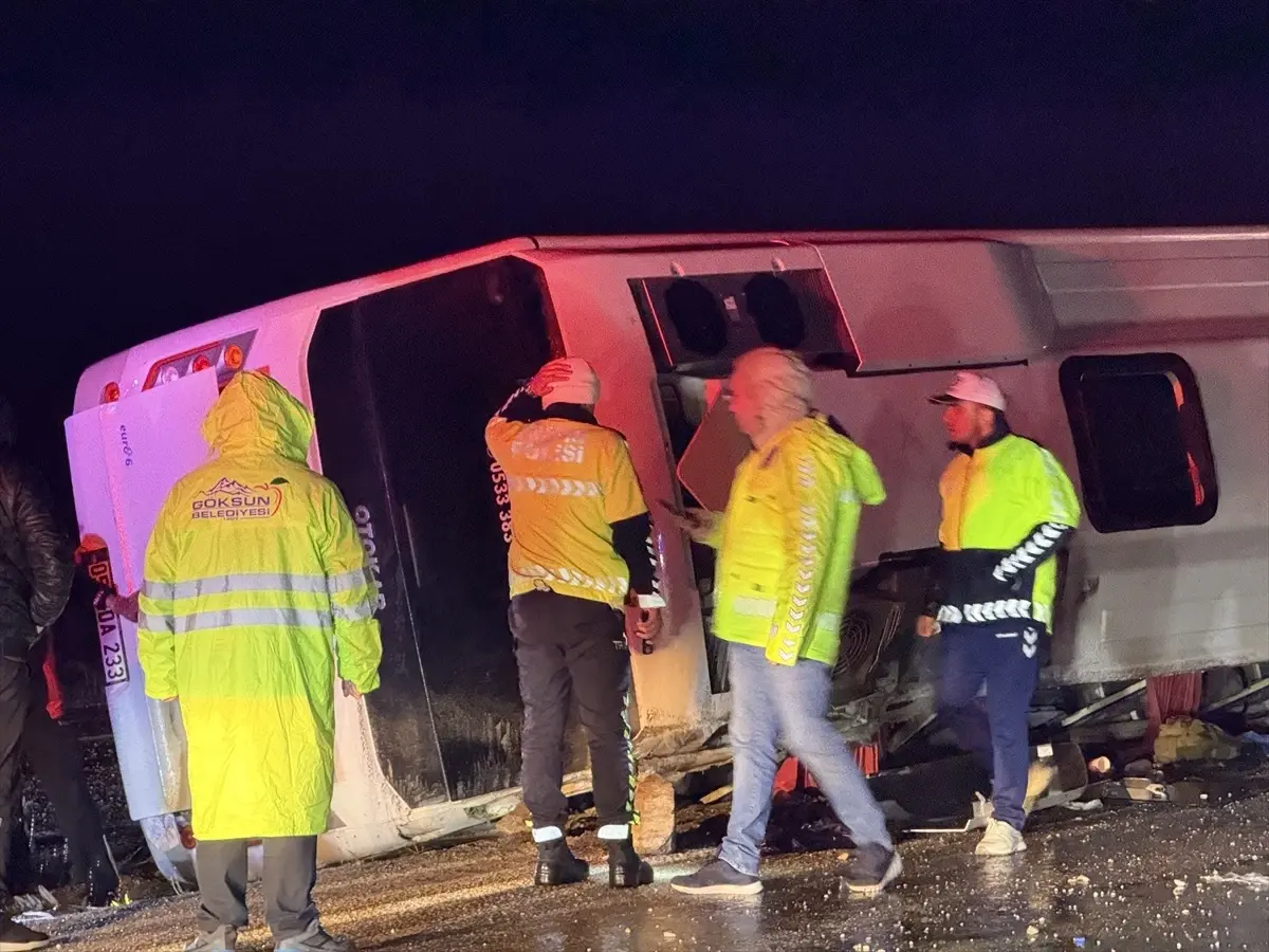 Minibüs Devrildi: 1 Ölü, 22 Yaralı
