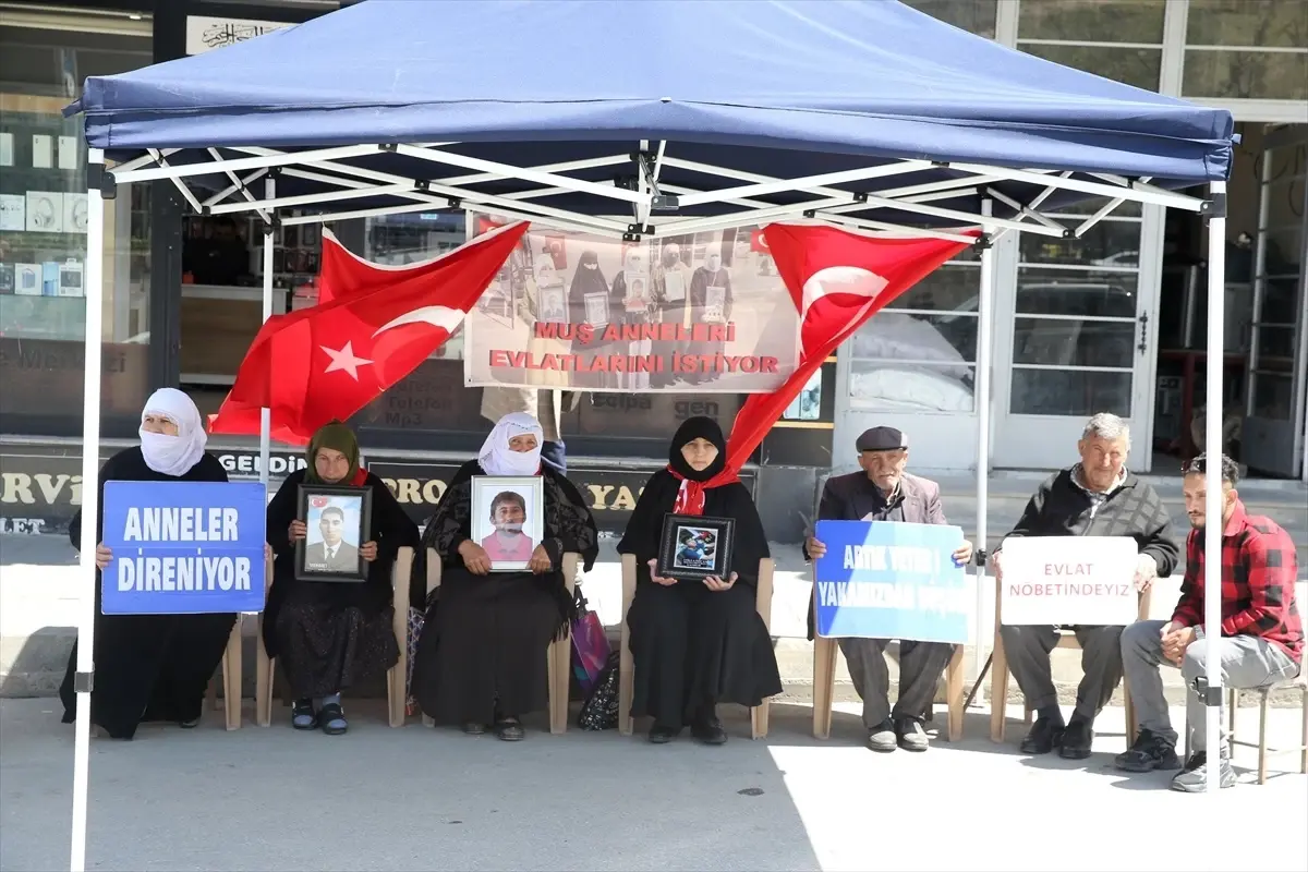 Muş’ta Aileler Çocukları İçin Eylem Düzenledi