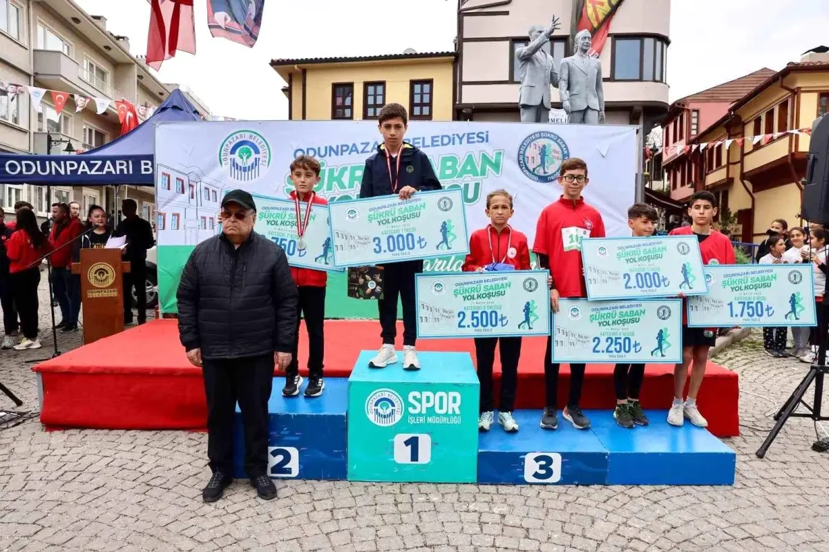 Odunpazarı’nda 19 Mayıs Bayramı Anısına Şükrü Saban Yol Koşusu Düzenlendi