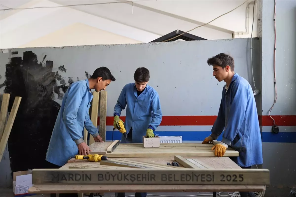 Öğrencilerden Parklara Malzeme Üretimi