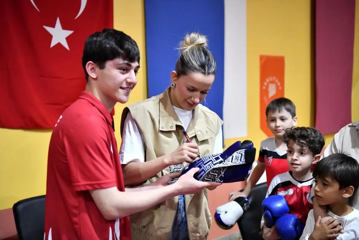 Olimpiyat İkincisi Hatice Akbaş, Genç Sporcularla Buluştu