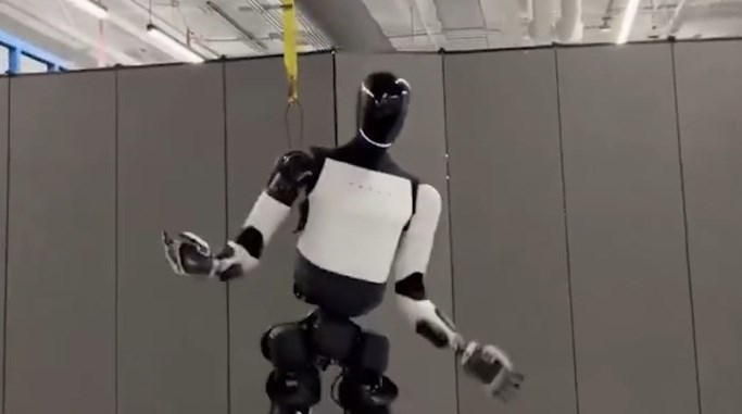 Optimus’tan etkileyici dans gösterisi