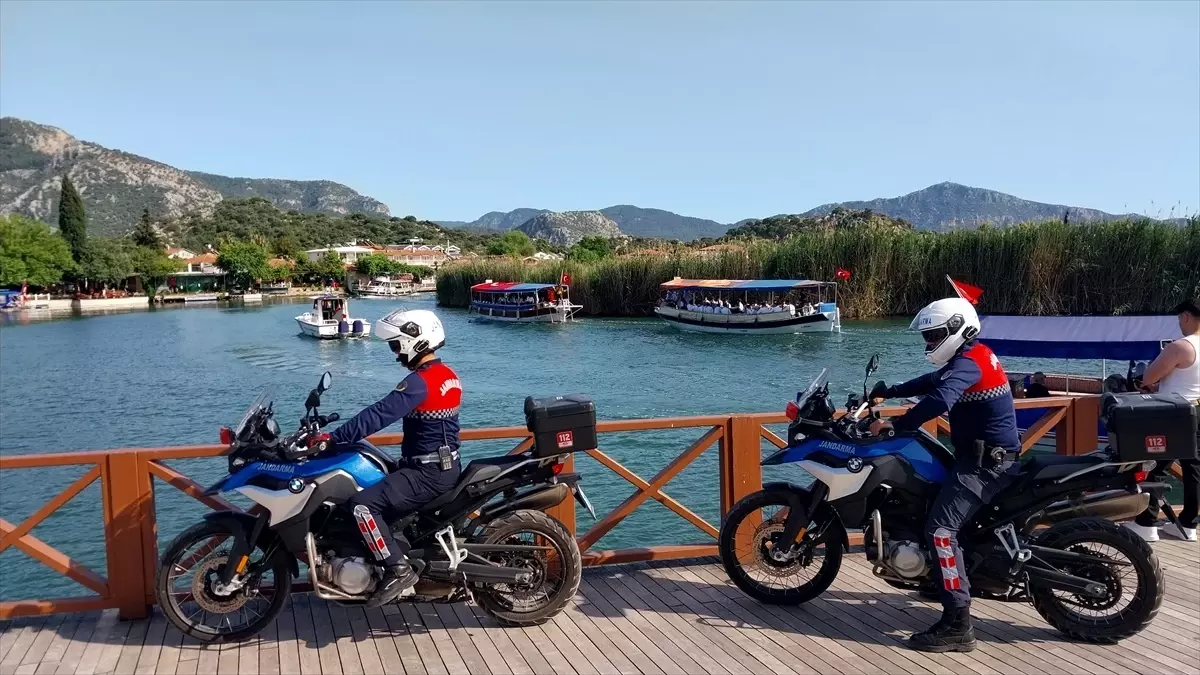 Ortaca’da Gençlik Bayramı Teknede Kutlandı