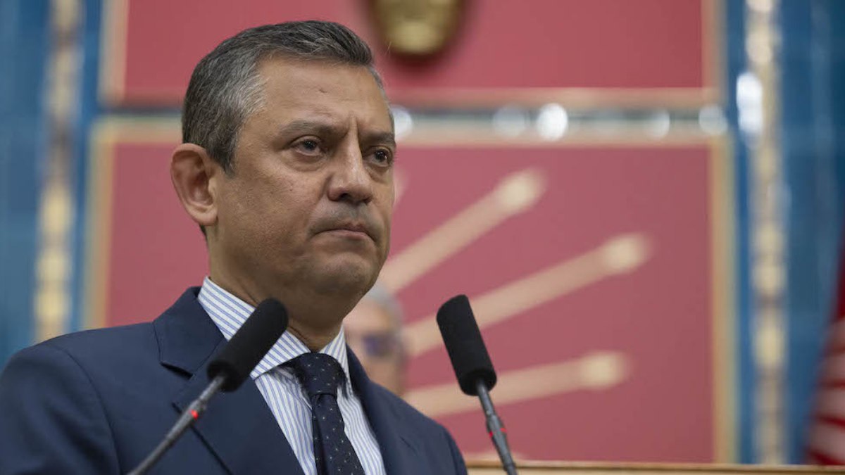 Özgür Özel’in Konya mitinginde, Konyalı olmaması dikkat çekti