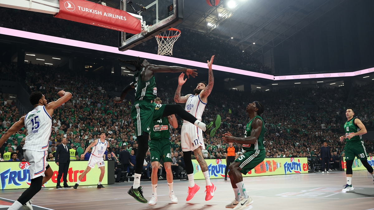 Panathinaikos son maçta Anadolu Efes’i yıktı