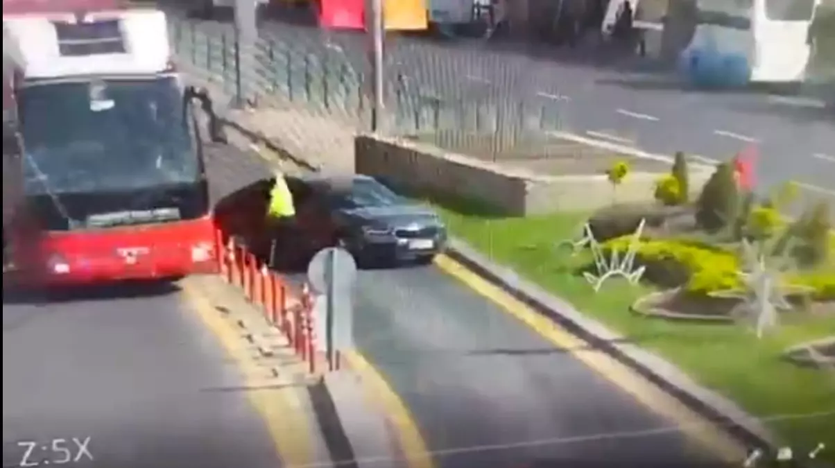 Polise Araçla Saldırıya Tepki