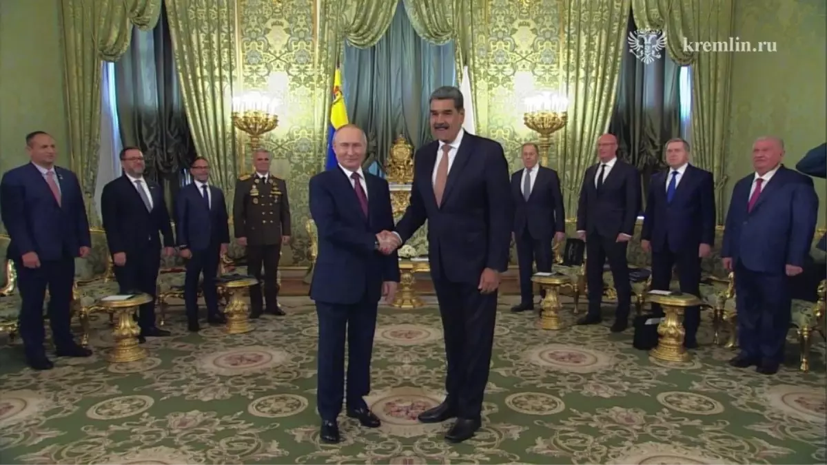 Putin ve Maduro Kremlin’de Bir Araya Geldi
