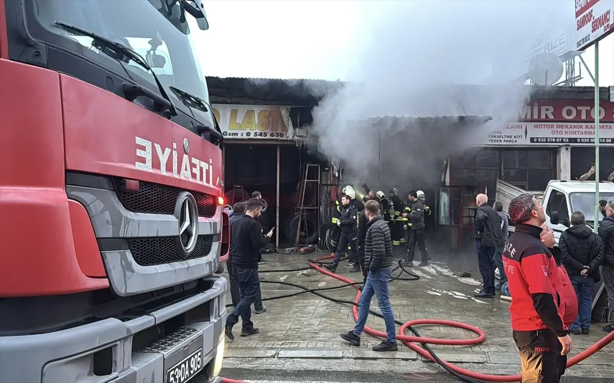 Rize’de Oto Döşeme Atölyesinde Yangın